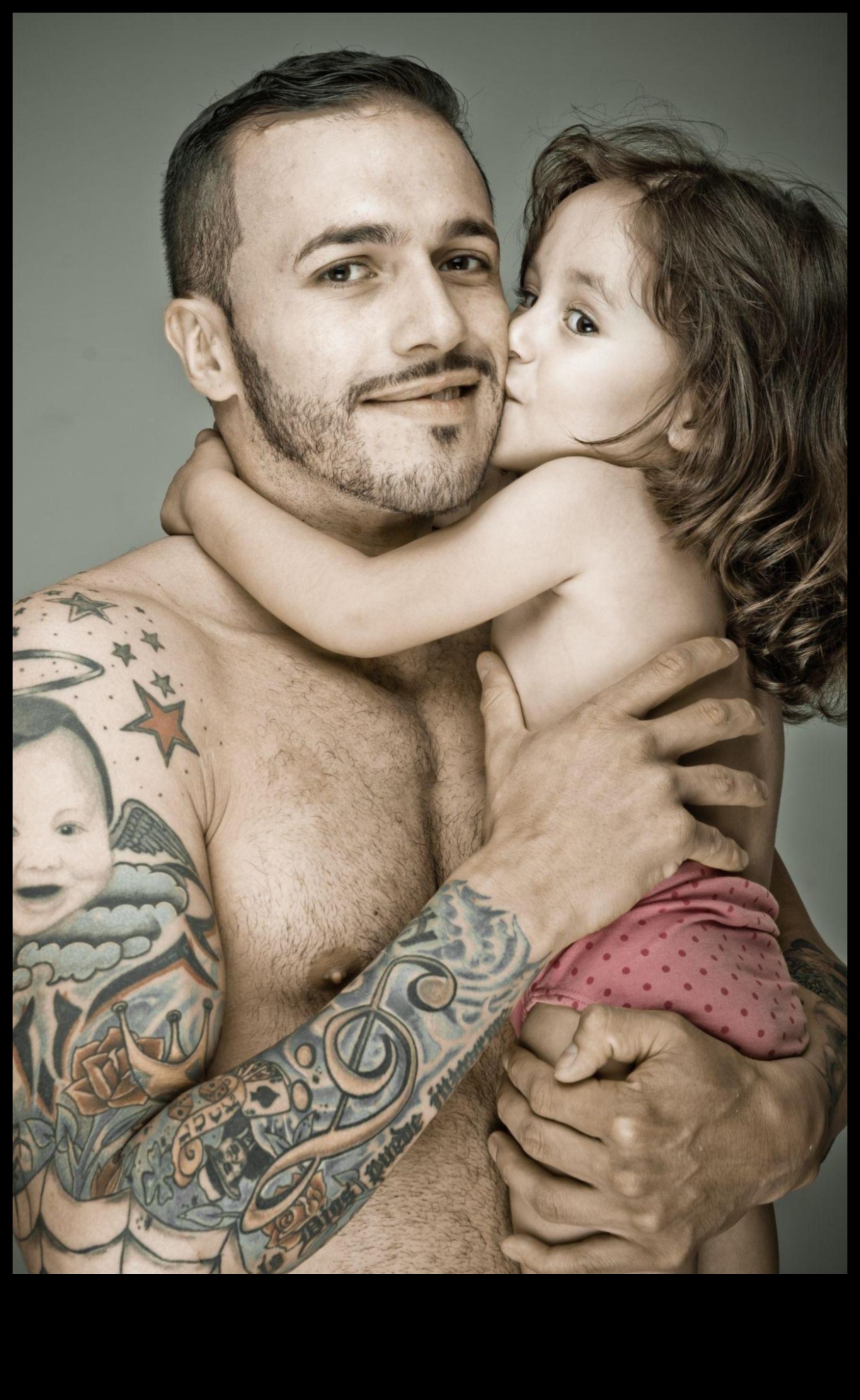 Audekla hronikas: stāsti, kas stāstīti caur roku tetovējumiem