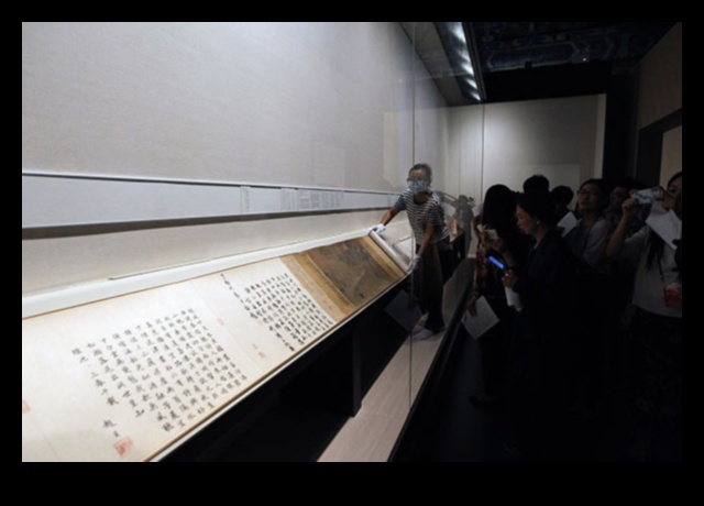 Apskates ritinājums: ikonisku skatu audekla atritināšana