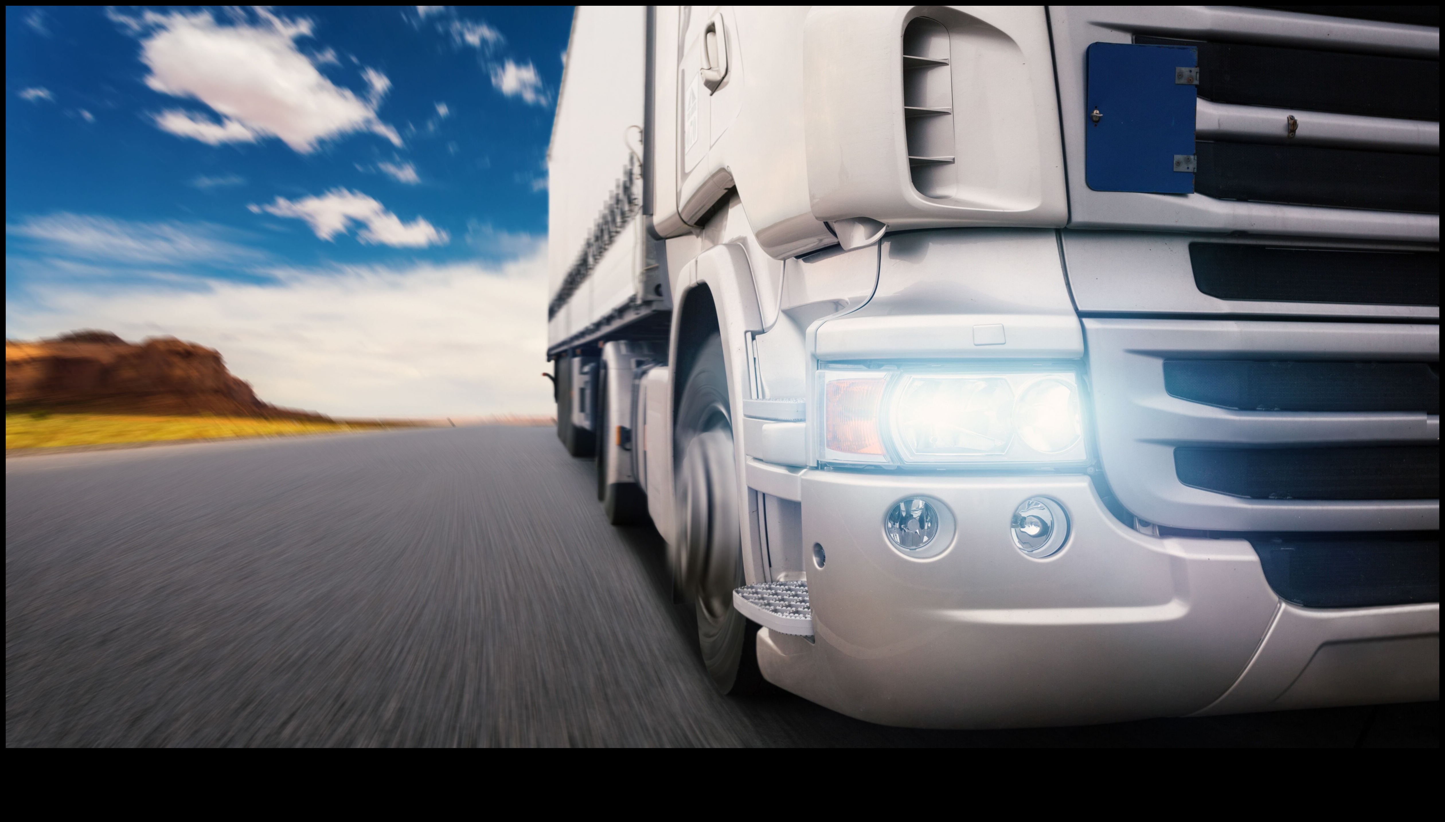 Ceļa hronikas: personīgi stāsti no kravas automašīnu vadītājiem uz atklātā ceļa