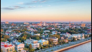 Footfall Fantasia: ceļvedis iztēles pastaigām pa pilsētu