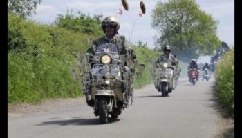 Highway Harmony: Motociklu sinhronizēta kustība uz ceļa