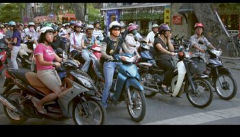 Pilsētas izpēte: pārvietošanās pa pilsētas ielām ar veikliem un stilīgiem motocikliem