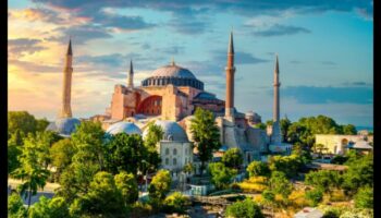 Taku pasakas: stāsti no pastaigu ekskursijām gida pavadībā