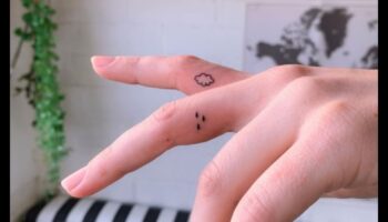 Nelieli triumfi: izpētiet pirkstu tetovējumu pasauli